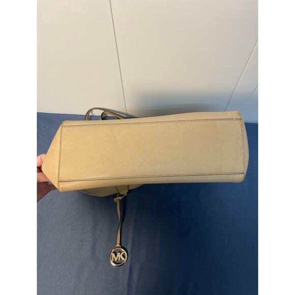 Michael Kors Women’s Large Tote Bag Color Beige - Picture 8 of 14